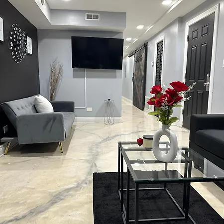 Experience Elegance At Paramount Apartment