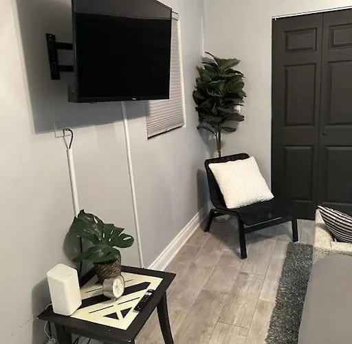 Experience Elegance At Paramount Apartment *
