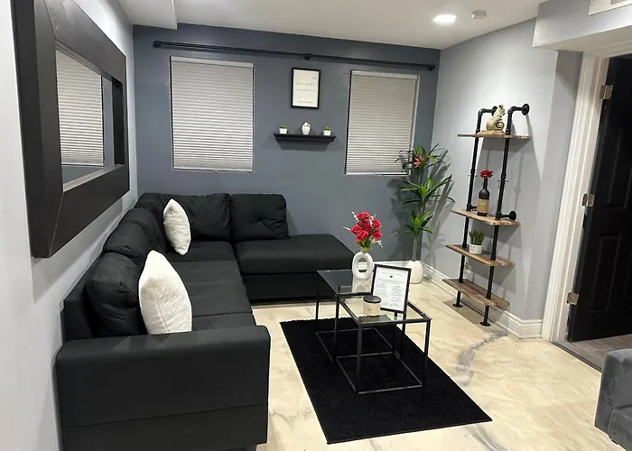 Experience Elegance At Paramount Apartment *